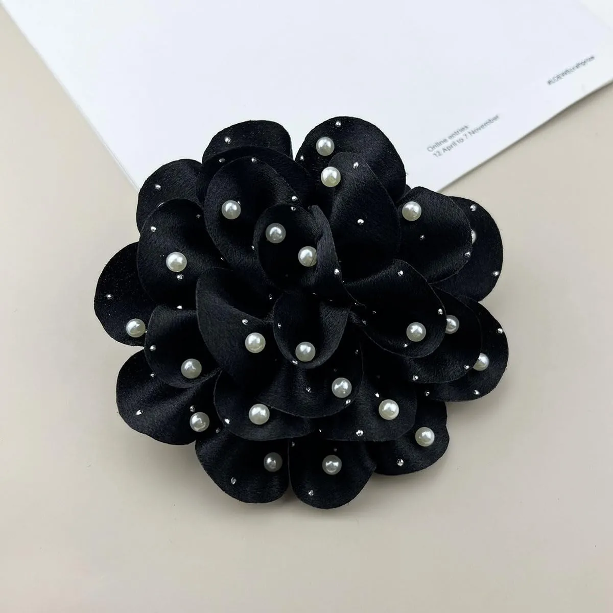 Elegant Large Rose Flower Brooches Lapel Pins Handmade Dainty Satin Fabric Pearl Brooches Big Camellia Flower Brooch Pin for Women Wedding Part Dance Dress Suit Clothes Accessories Prom Jewelry