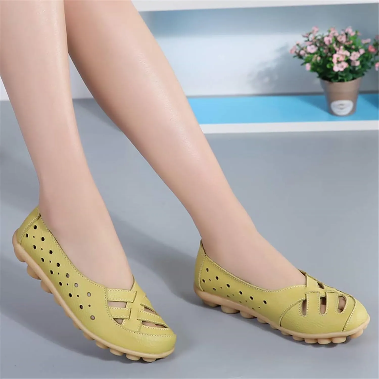Flat Loafer for Women Comfortable Leather Loafers Ballet Flats Shoes Casual Wide Width Round Toe Slip on Flats with Breathable Eyelets