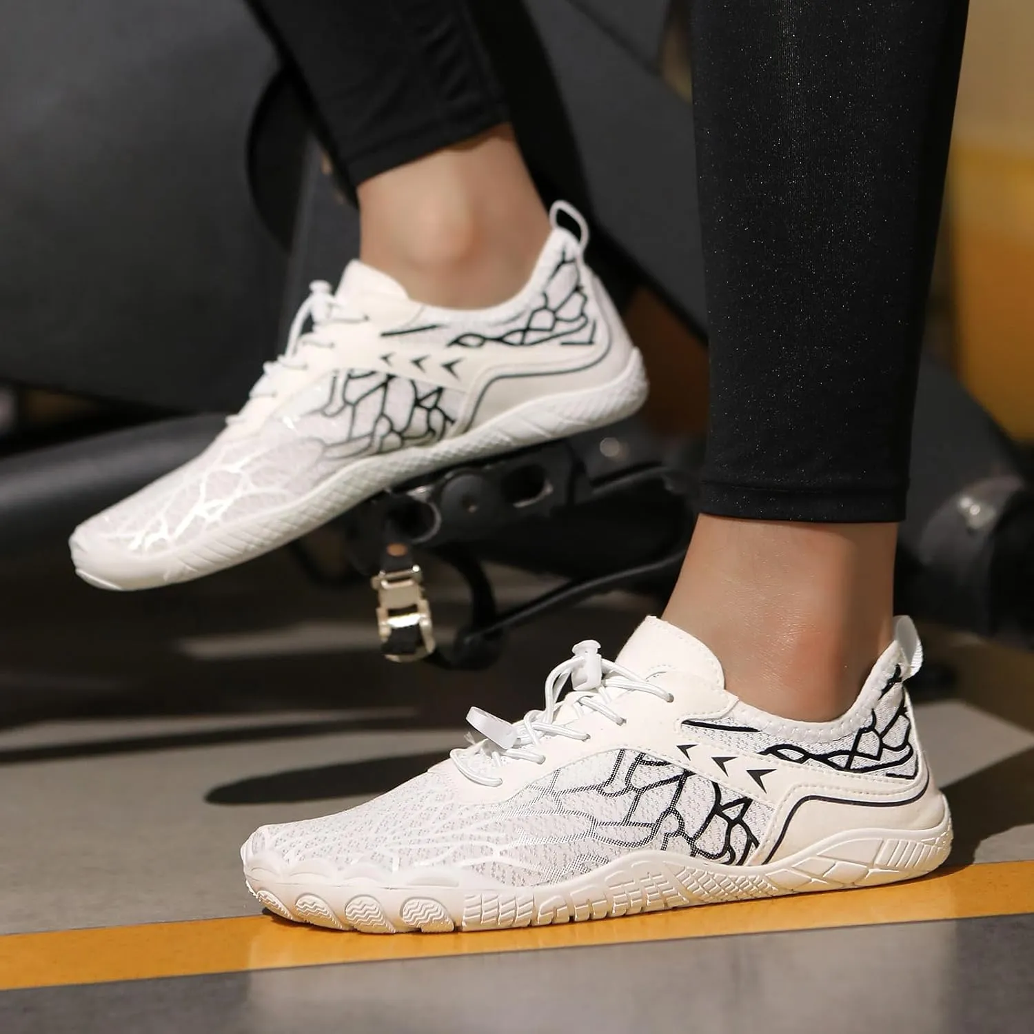 Wide Toe Box Shoes Women Beach Swim Shoes Waterproof Sport Shoe Breathable Slip-on Sneakers Barefoot Minimalist Shoe