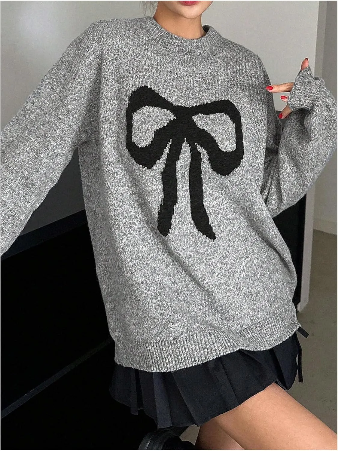 Women's Oversized Sweaters Bow Graphic Long Sleeve Drop Shoulder Sweaters Fall Outfits Trendy