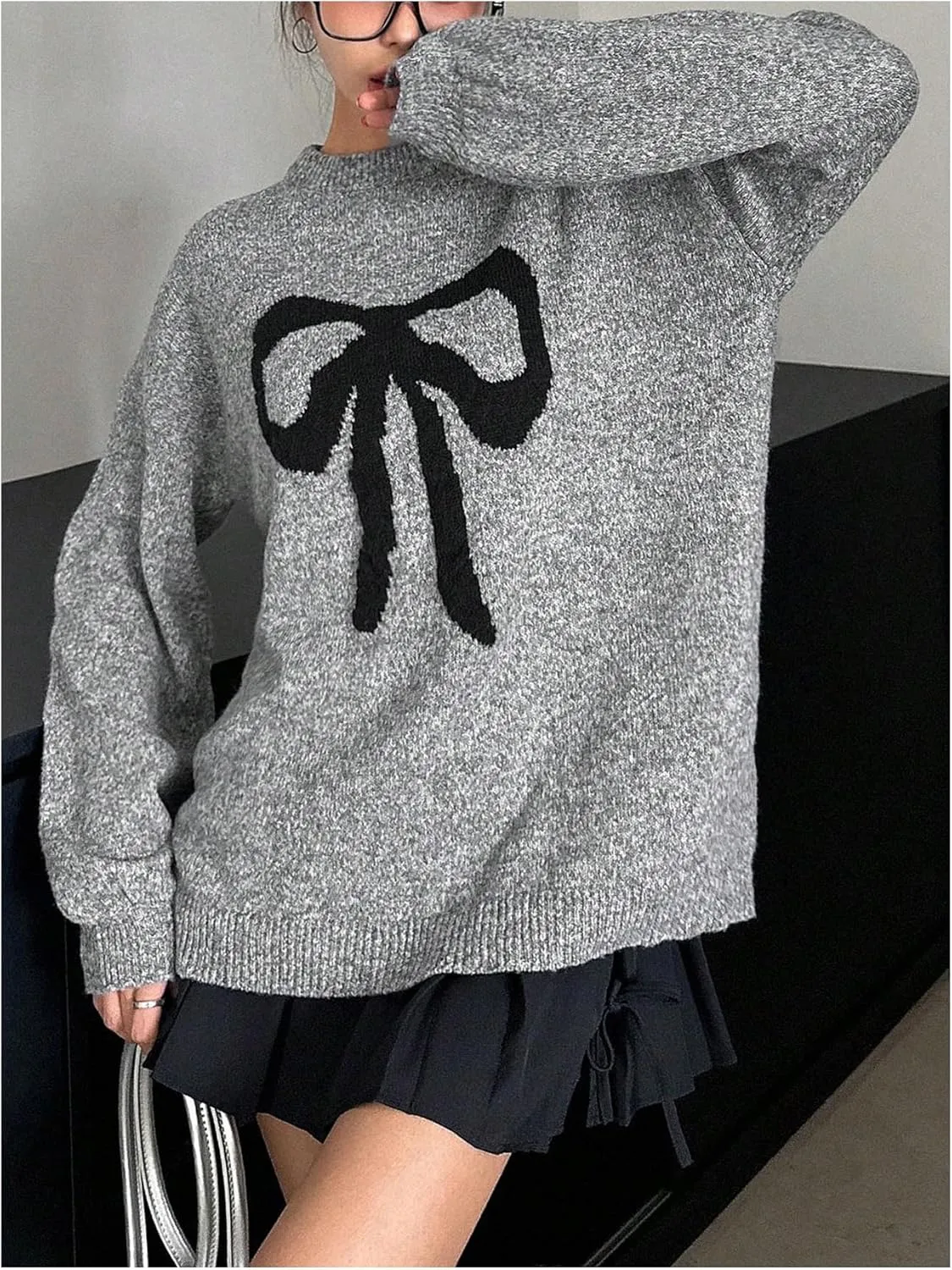 Women's Oversized Sweaters Bow Graphic Long Sleeve Drop Shoulder Sweaters Fall Outfits Trendy