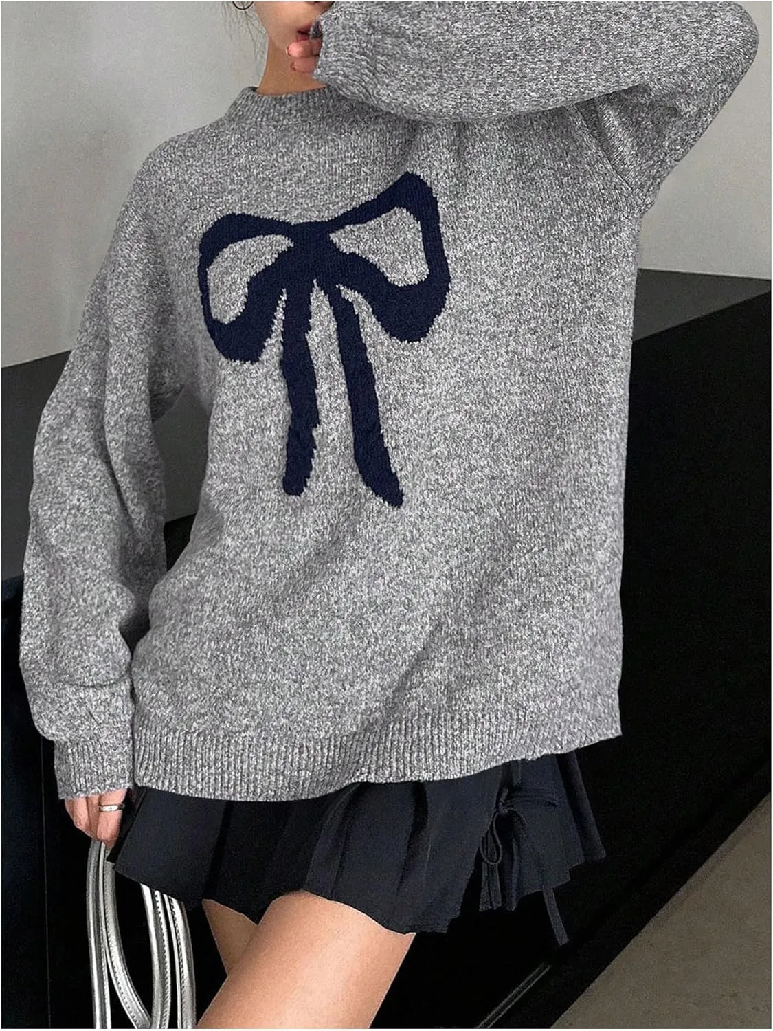 Women's Oversized Sweaters Bow Graphic Long Sleeve Drop Shoulder Sweaters Fall Outfits Trendy